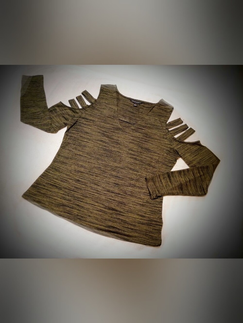 Rock & Republic Long Sleeve Cold Shoulder Top